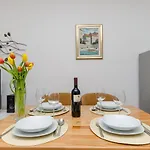 Smile With Secure Private Garage Appartamento