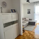 Apartment Smile With Secure Private Garage *
