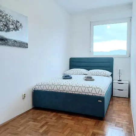Spacious Smile With Terrace And Secure Garage Apartament *