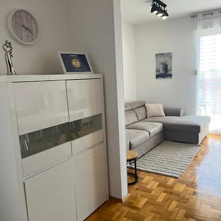 Apartment Smile With Secure Private Garage *