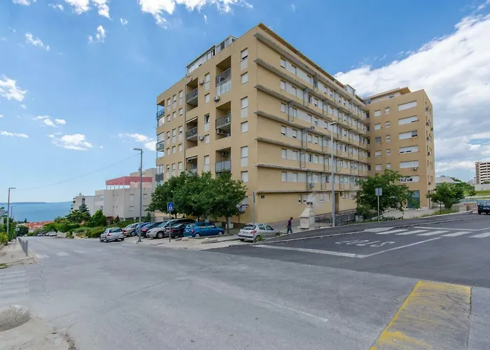 Smile With Secure Private Garage * Split