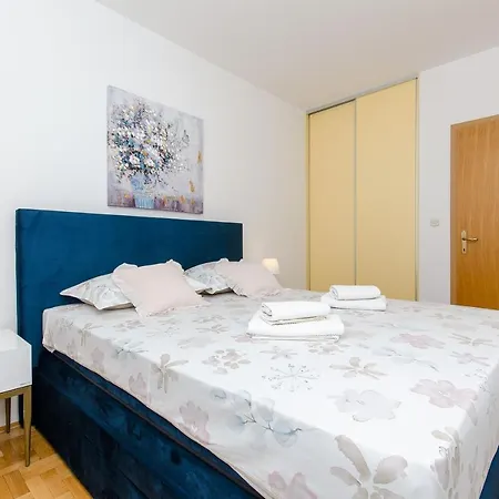 Smile With Secure Private Garage * 스플리트