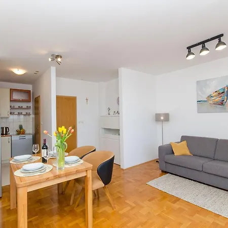 Smile With Secure Private Garage 스플리트